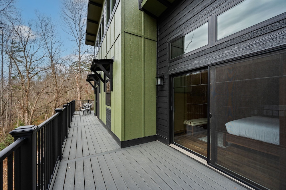 Game Room-hot Tub-10 Mins to Downtown Gatlinburg