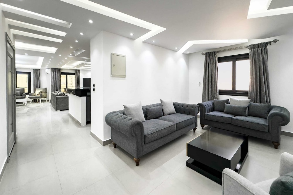 Xuru Stays I The Bold & Bright 3bdr Apt. 15 Min To Airport