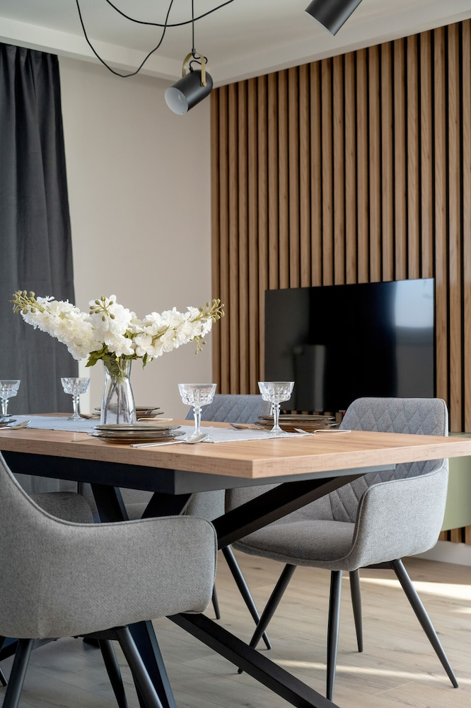 Bright & Peaceful Apartment by Renters