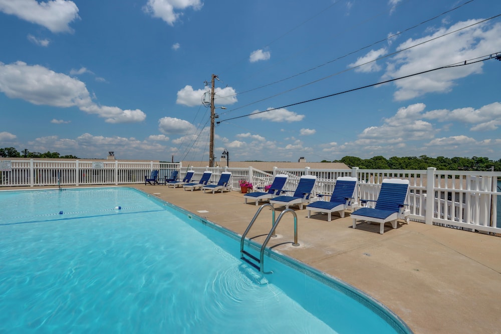 Lakefront Osage Beach Condo: Main Channel View!