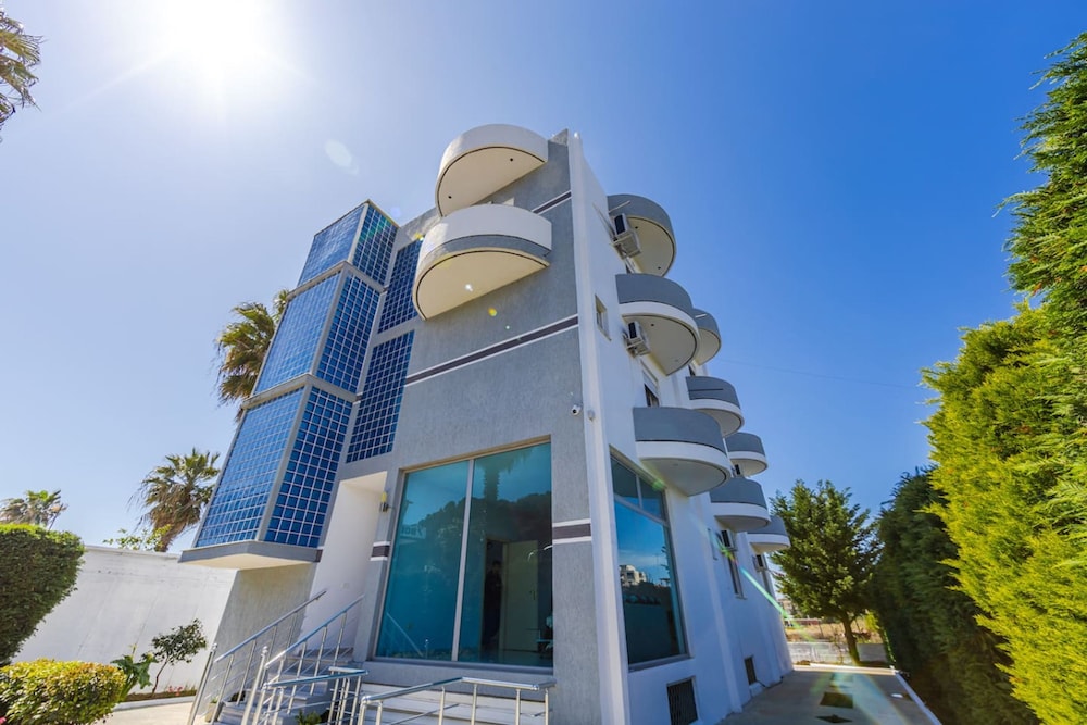 Modern Home With Wifi and Beach Access Golem