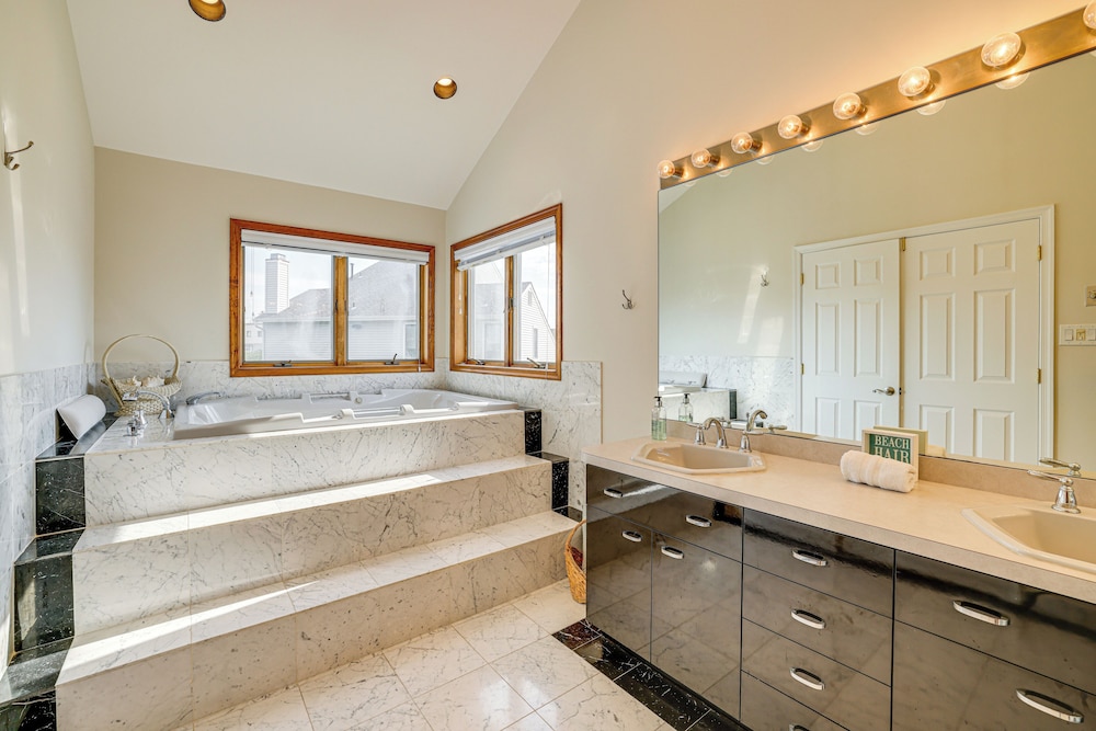 1 Block to Inlet Beach: Brigantine Family Home