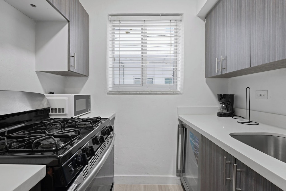 Harding Avenue Apartments by Andes STR