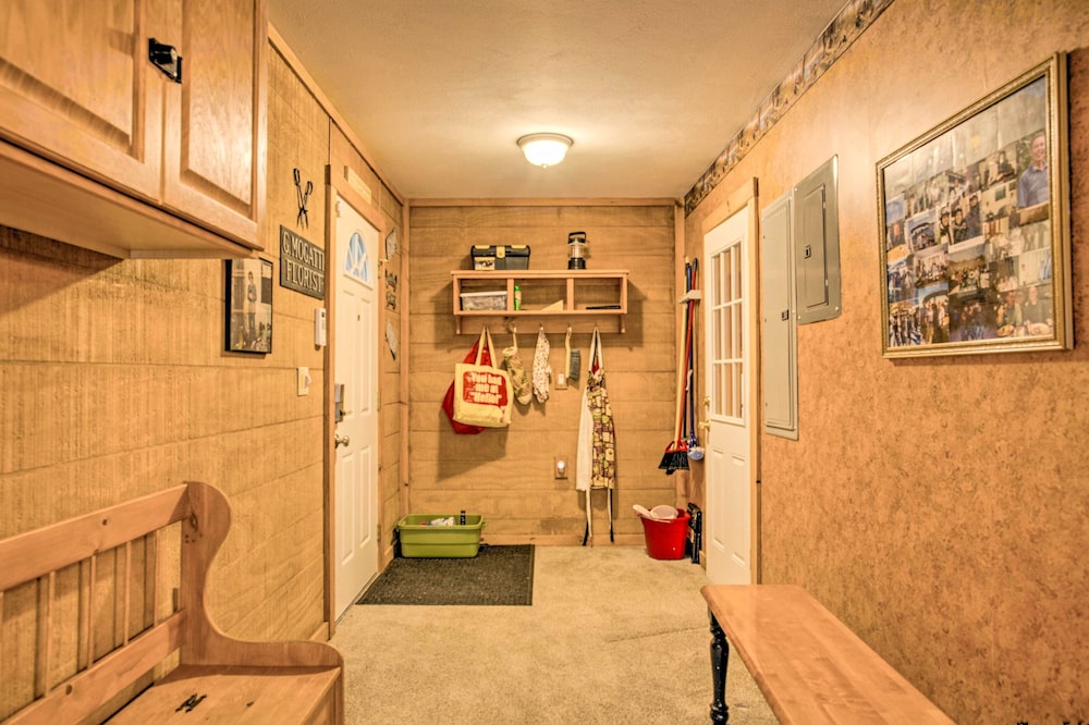 Spacious Bethlehem Mountaintop Home w/ Deck & View