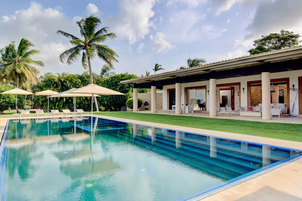 Architect s Estate w Pool Private Chef Butler