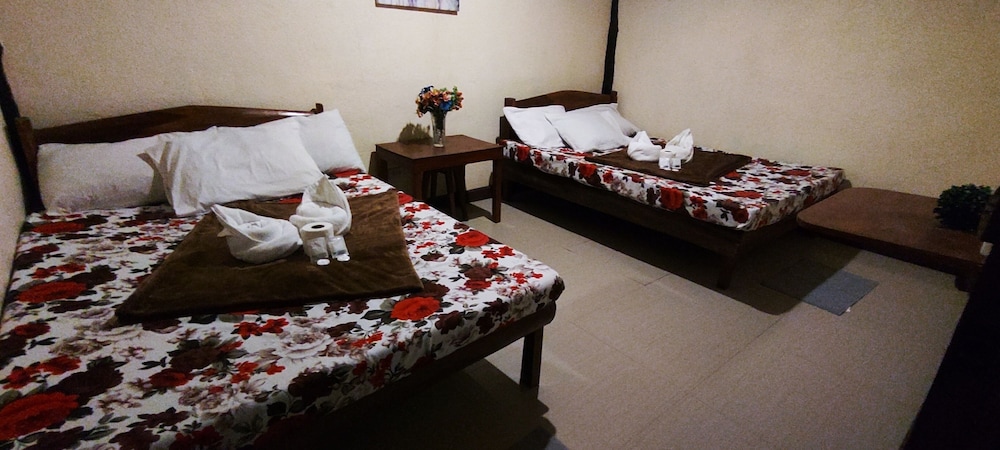 Novie's Tourist Inn