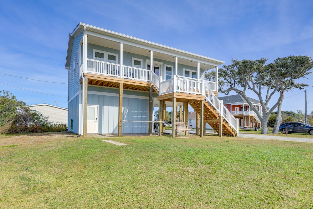 Waterview Home w/ Sunset & Lighthouse Views view 3