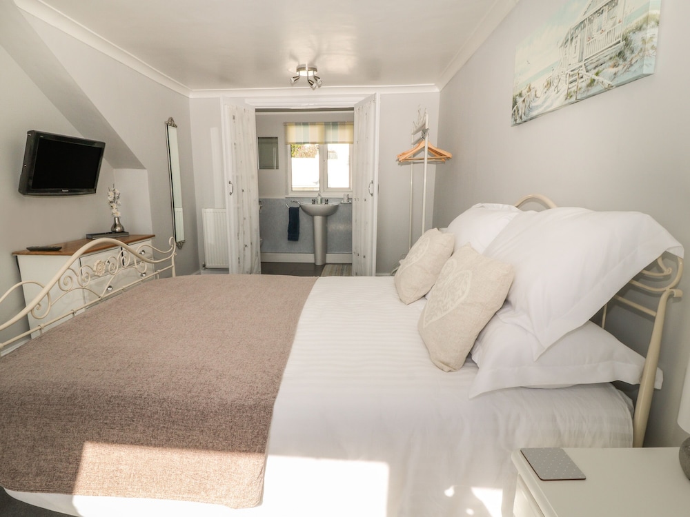 Pebble Lodge