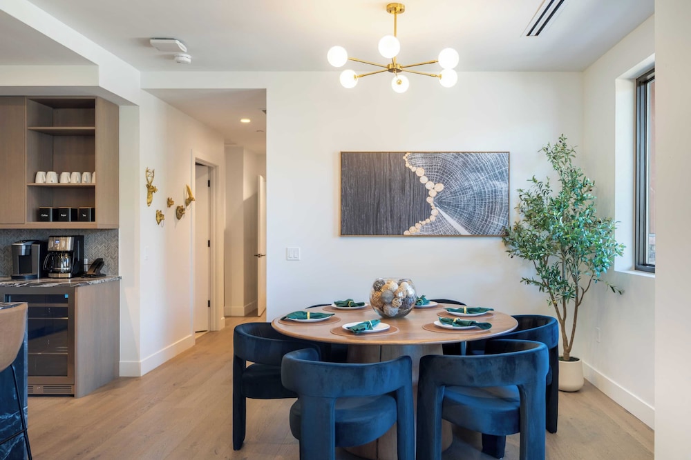 Luxe 3bdr Near Vail w/ Views Gym, Pool, Game Room Alpine Oasis at Frontgate