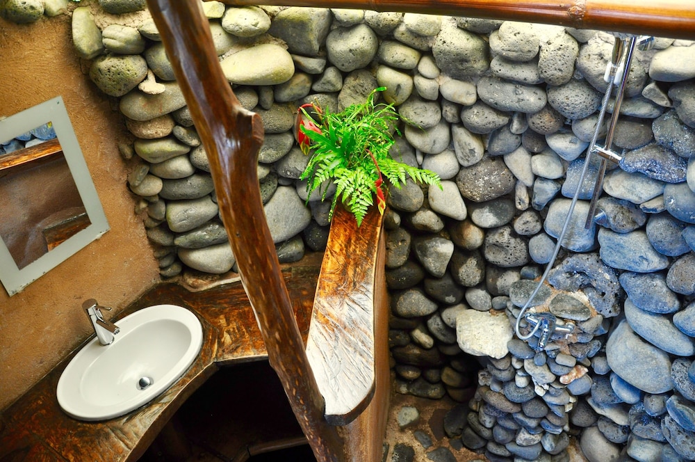 Vanira Lodge