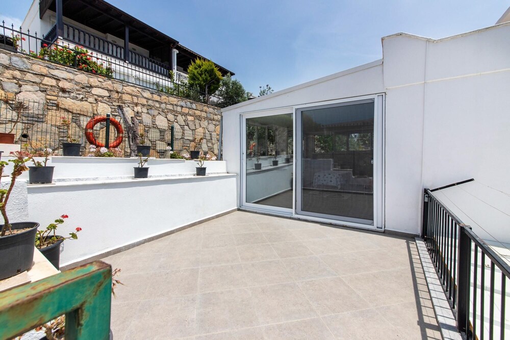 Sea View Cozy House With Private Beach in Bodrum