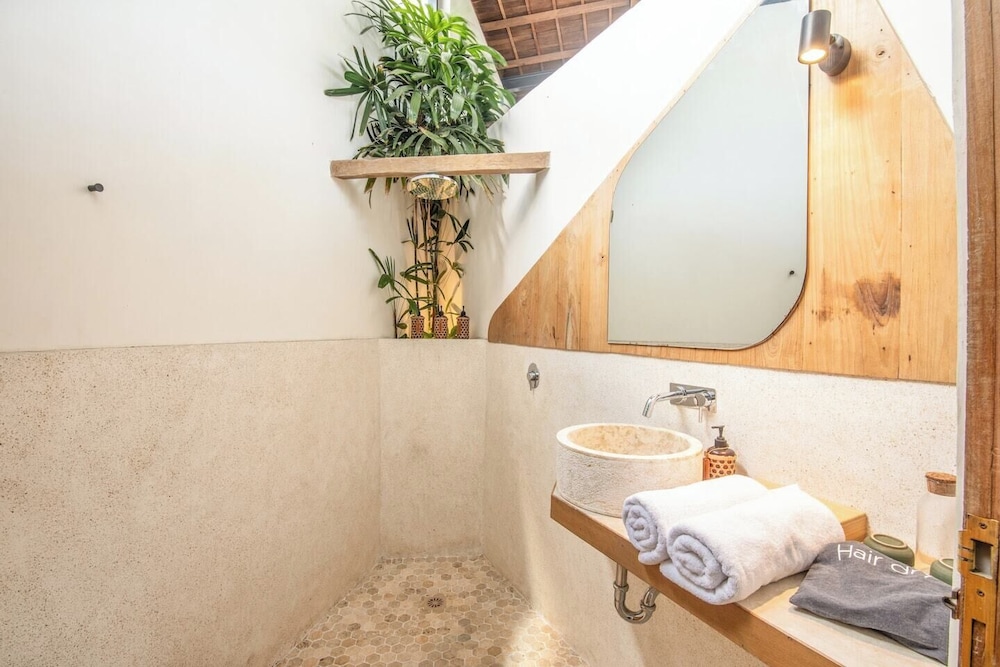 Opulent 1-br Villa Just 800m From Canggu Beach