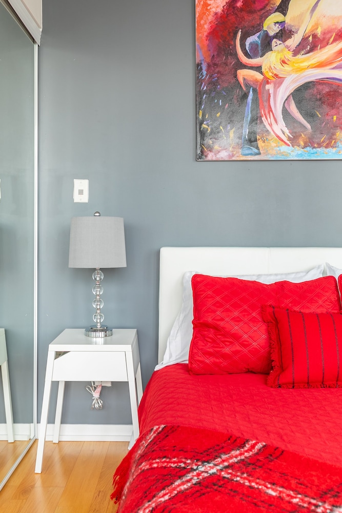 Stylish 1BR in Heart of City 2204
