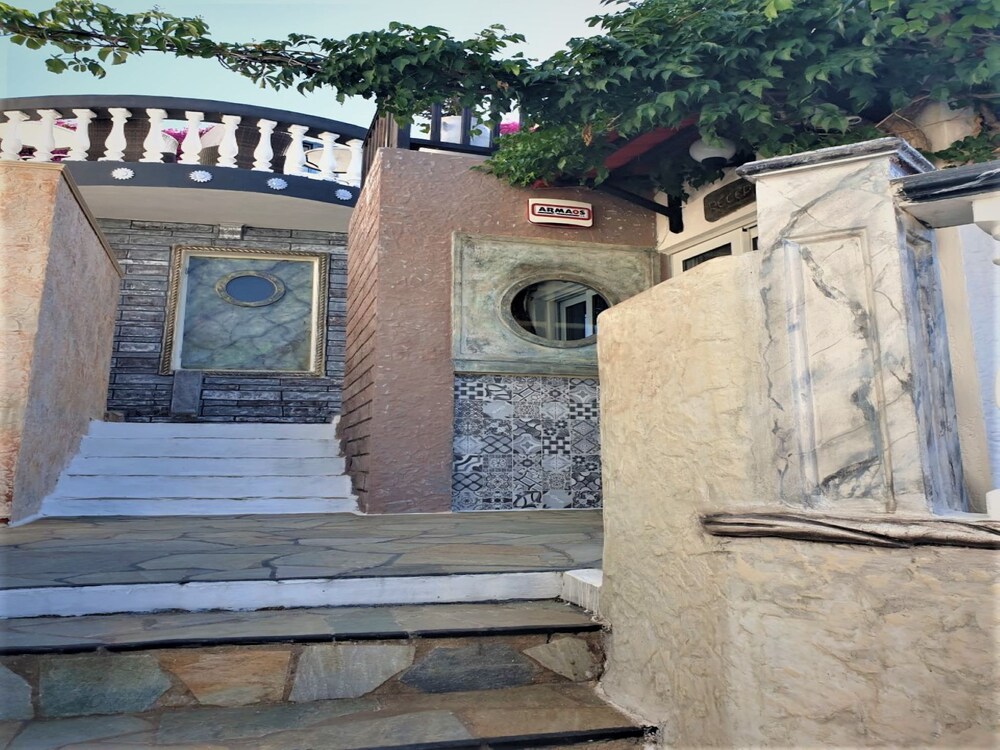 Photo 8