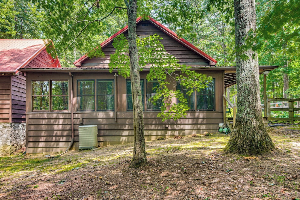 Sunroom, Grill & Wraparound Porch: Jamestown Home