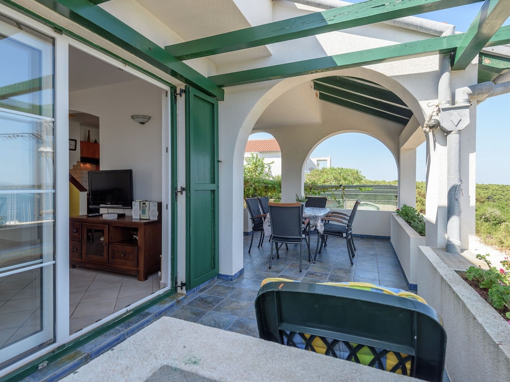 Holiday Home in Veli Rat Near Saharun