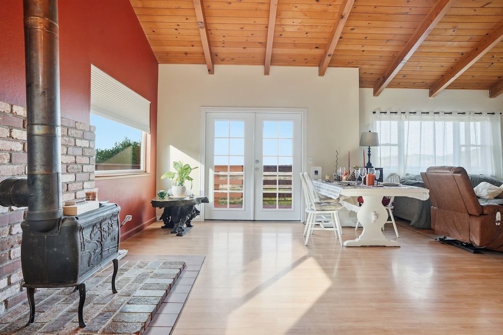 Peaceful Retreat With Panoramic Views 3 Bedroom Home
