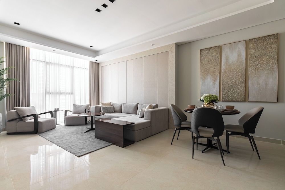 SIMPLY COMFORT Skyline Apts at Nobles Tower with Luxury Burj View