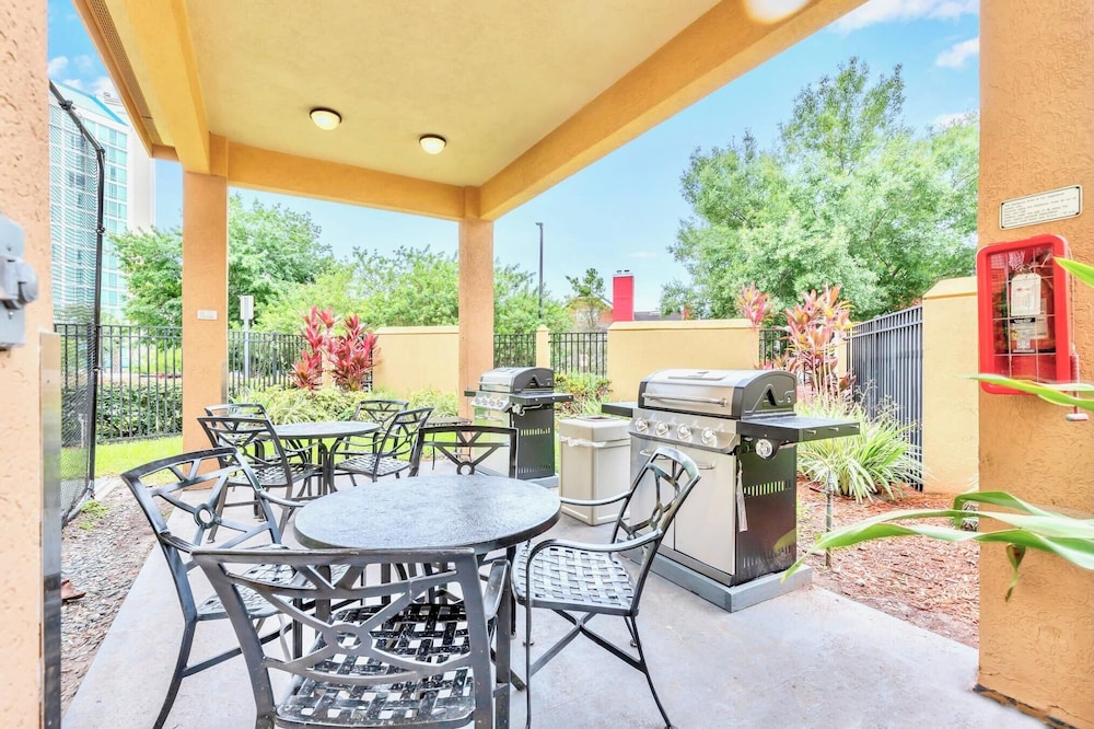 1BR Suite With Pool and Hot Tub Near Disney