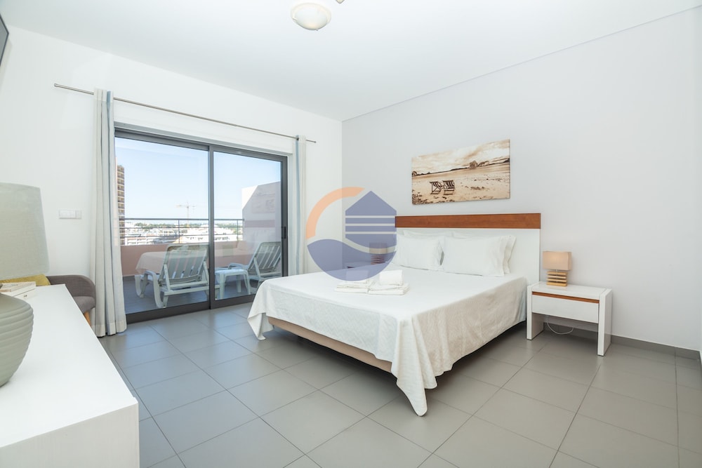10 in Portim o With 1 Bedrooms and 1 Bathrooms