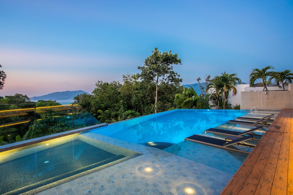 Sea View Condo BluePoint 817 Adults Only