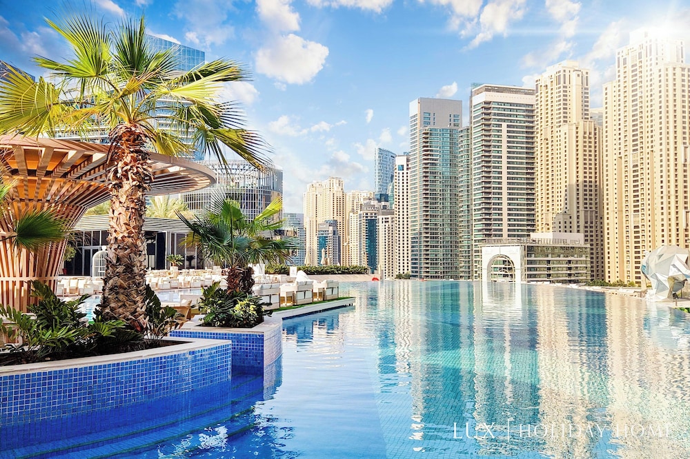 LUX | The JW Marina Suite
