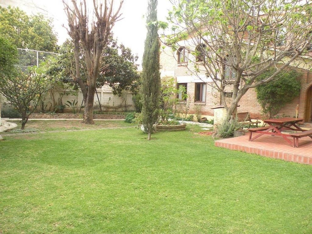 El Jardin Suites and Guest House