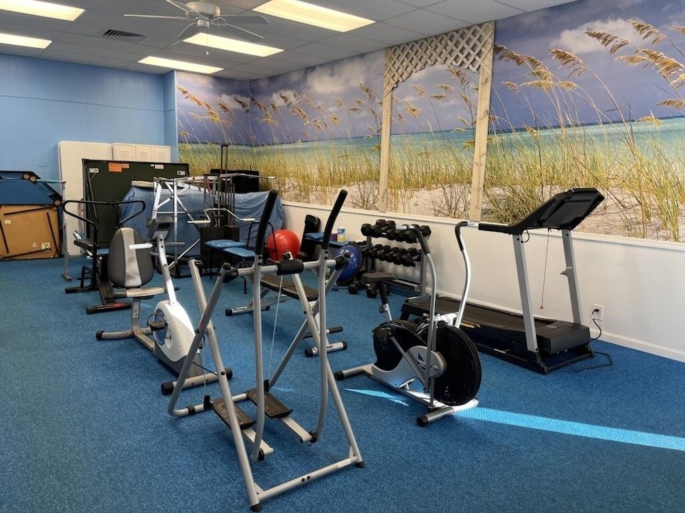 Updated Condo Across The Street From Daytona Beach, Lots Of Amenities 1 Bedroom Condo