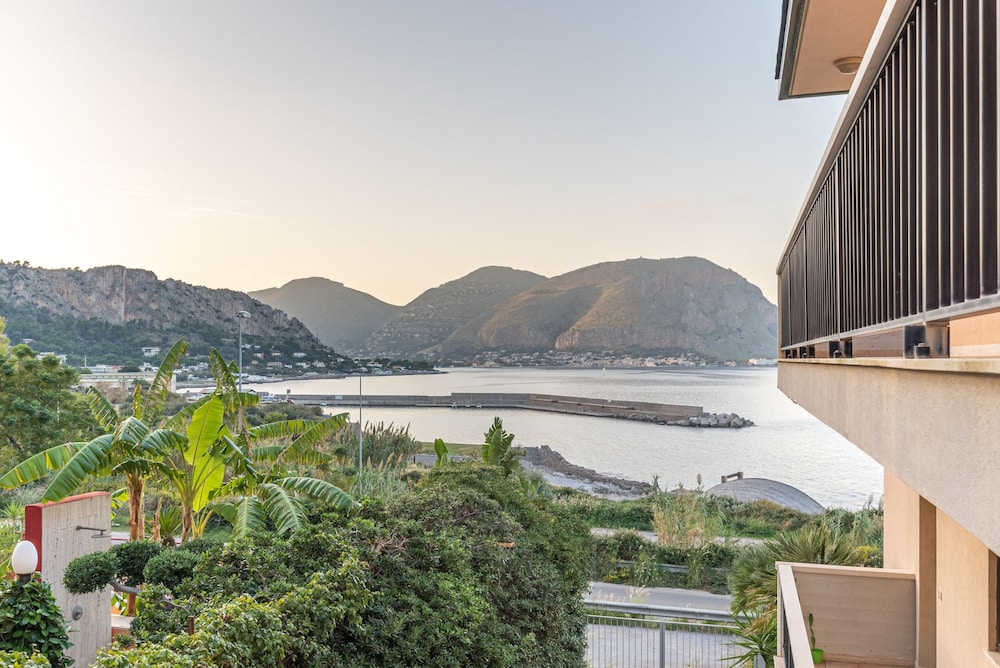 Casa Azzurra Seaview Addaura by Wonderful Italy