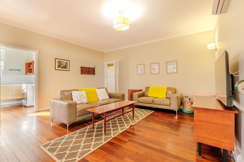 Emu Point Beach Cottages