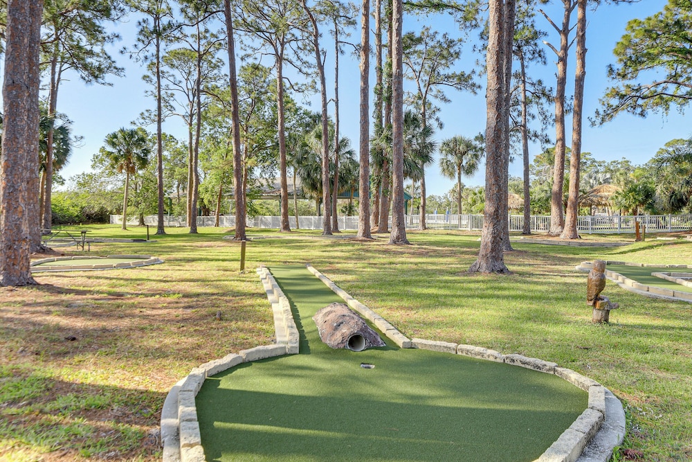 3 Mi to Nokomis Beach: Resort Home in Florida