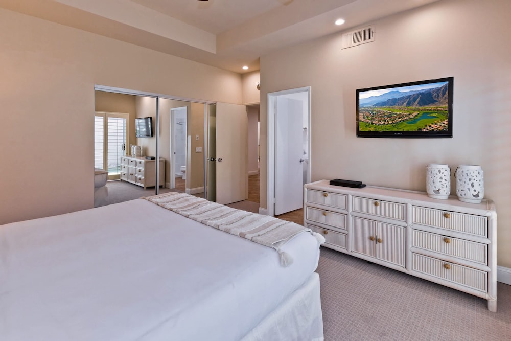 Casa Del Rio Luxe 3BR w Pool Spa Lake Views