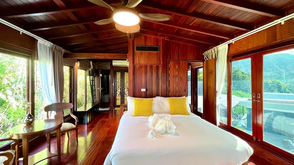 Luxury Seaview 6 Bedrooms With Infinity Pool Villa, Private Gym, Superfast Wifi