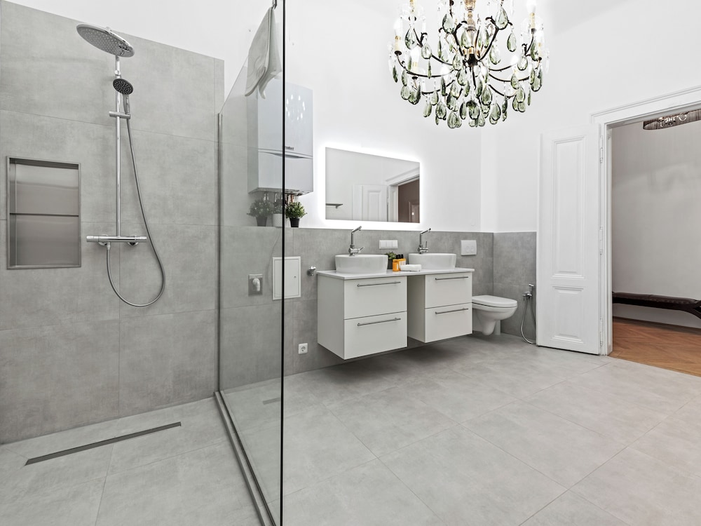 MICE&MEN Serviced Apartment City Center