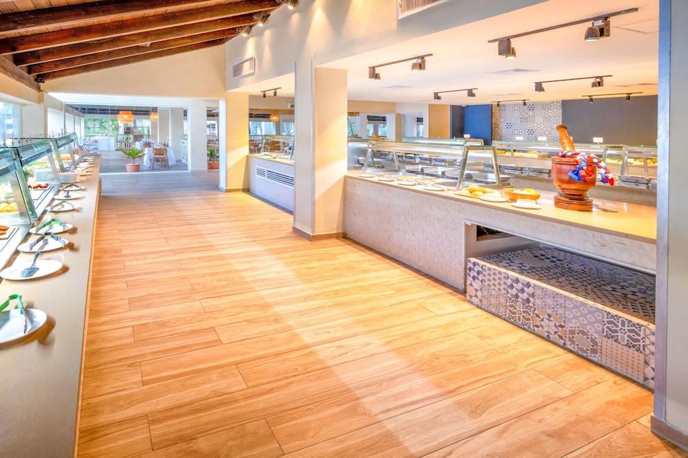 Coral Costa Caribe Beach Resort - All Inclusive - Property Image 79