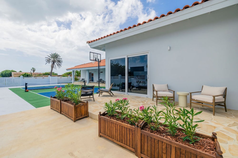 The Court Villa - 8 Bed 8 5 Bath