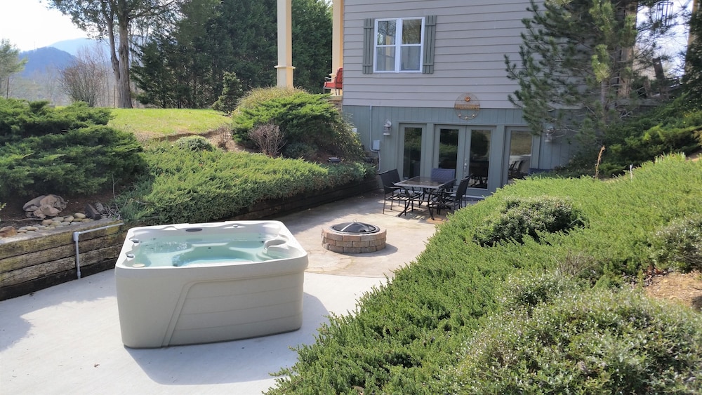 Cypress Ridge 4 Bedroom Home by RedAwning