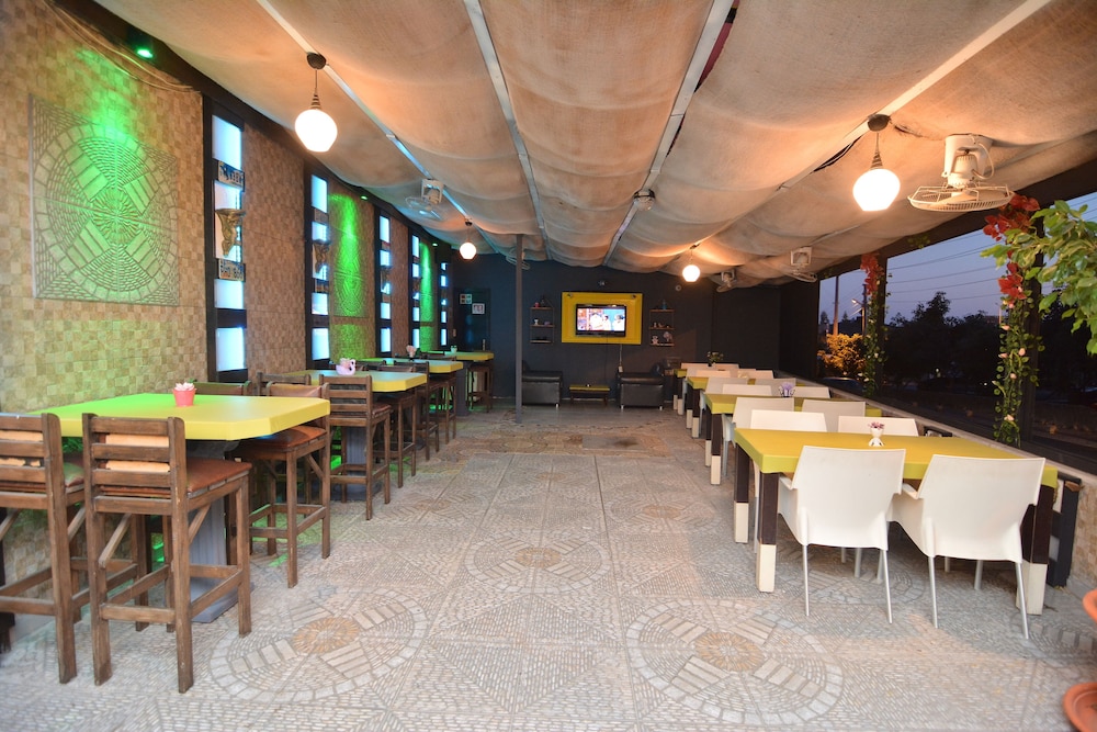 Rose Garden Apart Hotel - Image 16