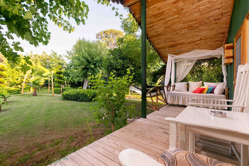 Etenna Beach Bungalows - Image 12
