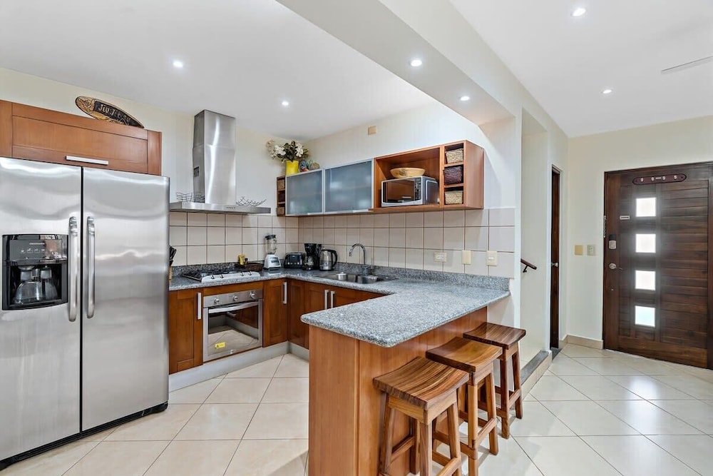 Fabulous 2-Story Condo with Big Pool - Short Drive to Beaches