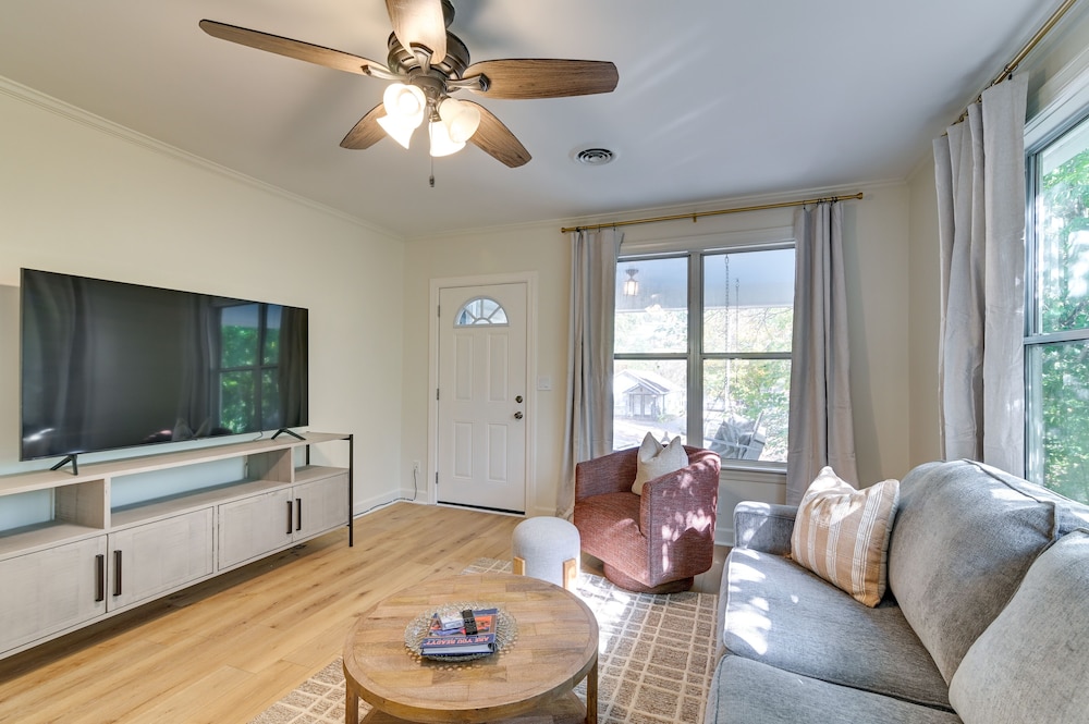 Oxford Vacations - Centrally Located Home Steps to Oxford Square! - Property Image 17