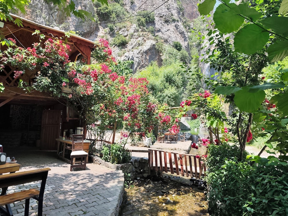 Kapuzbaşı Baştürk Tesisi