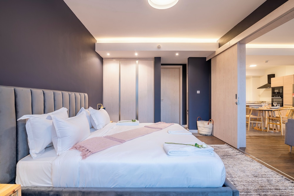 Capital 2 Bed Olive Tree Line By YourHost view 5