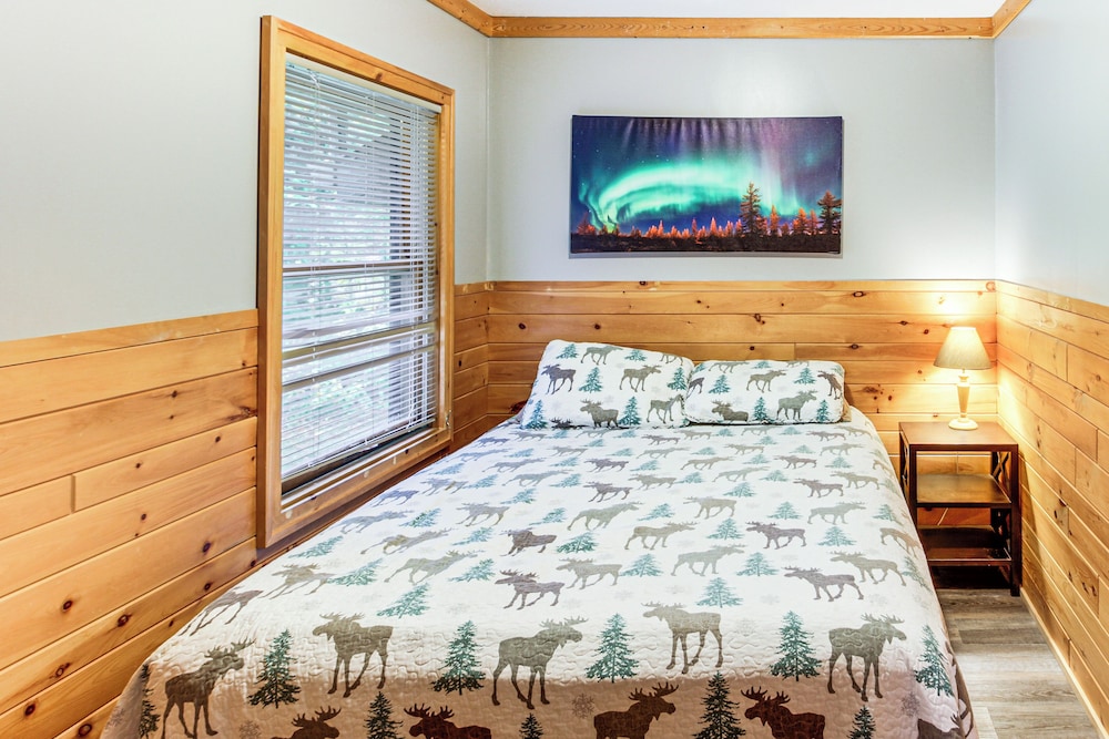 Sauna + Deck: Wooded Cabin on Lake Vermilion!