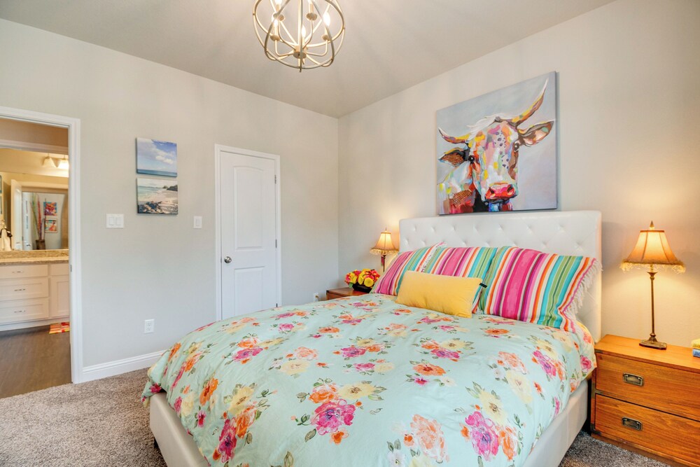 Gorgeous College Station Townhome w/ Patio! view 3