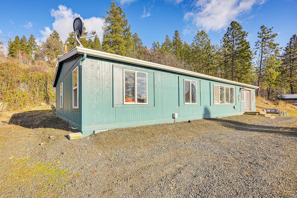 Walk to Marina: Harrison Cabin w/ Lake View!