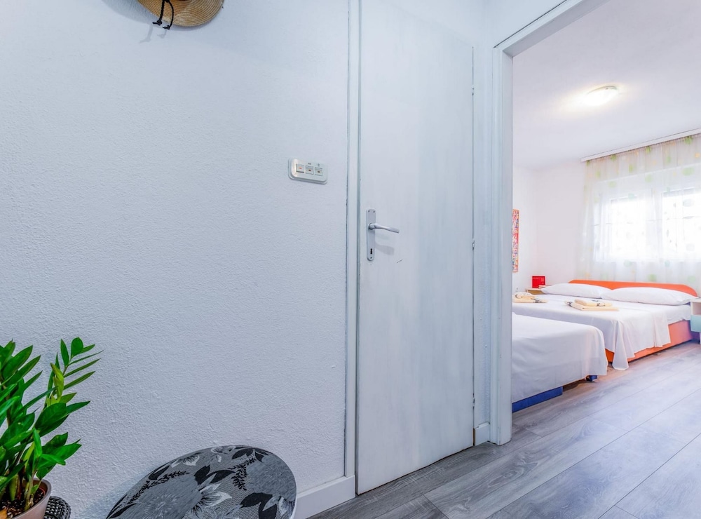Dazzling Ponikvice Apartment With Balcony