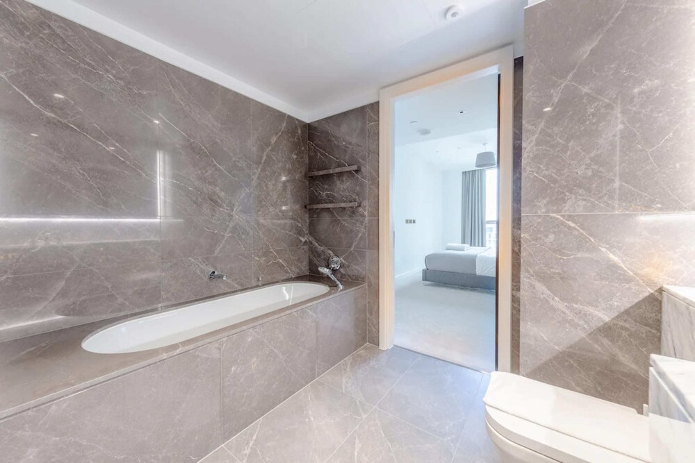 Luxurious 2BD Flat by the River Near Vauxhall