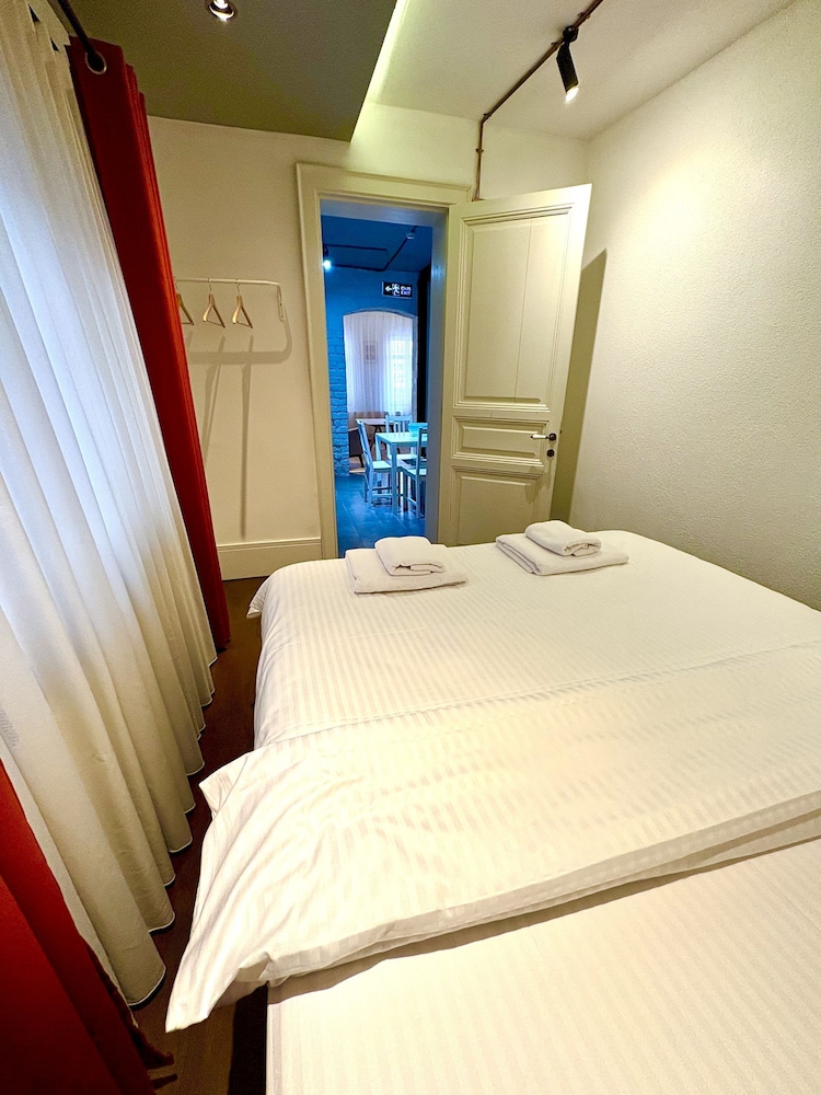 Galata Port Flats Chakra 1