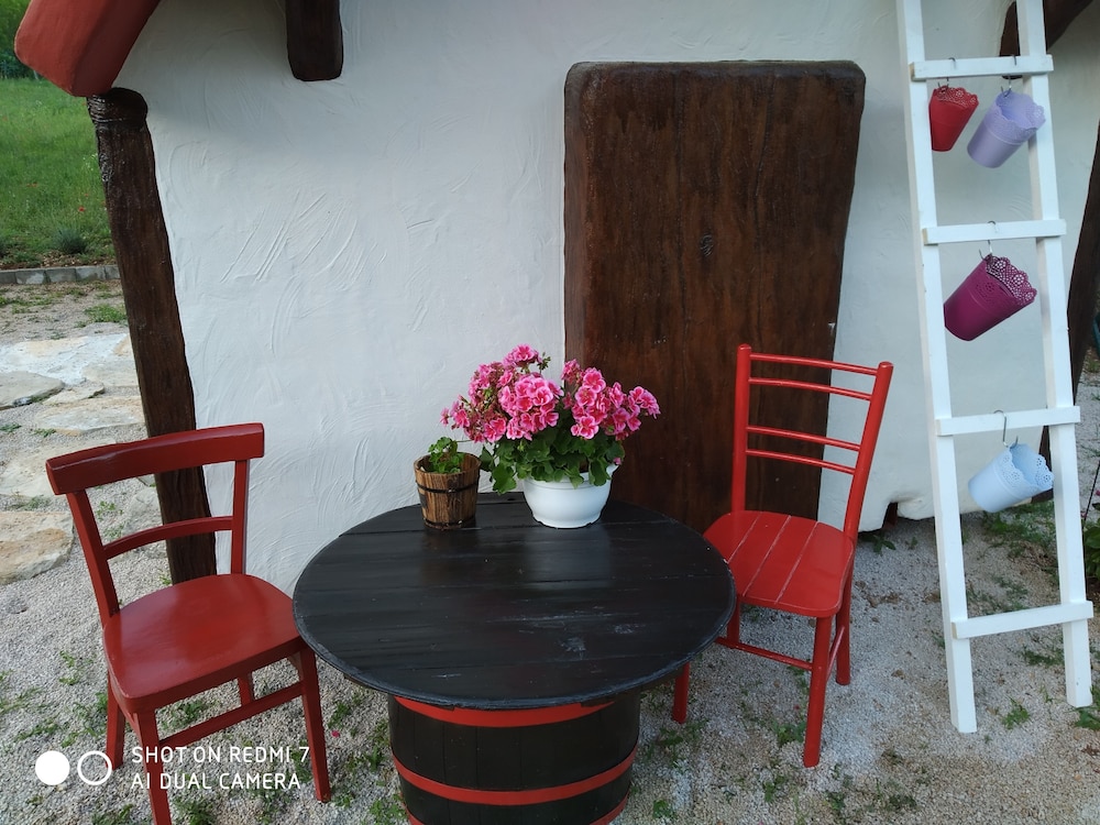 Immaculate 2-bed Cottage Near Krka Waterfalls view 3